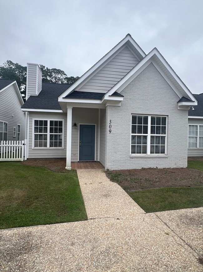 property at 309 Summercreek Cove