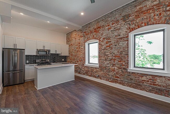 property at 1211 Bainbridge St