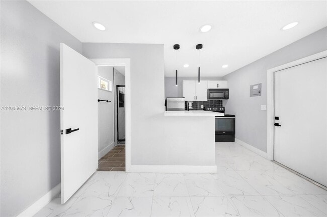 2145 NW 130th St in Miami, FL - Building Photo - Building Photo