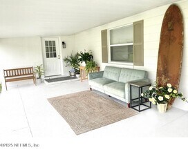 28541 Trigg Rd in Hilliard, FL - Foto de edificio - Building Photo