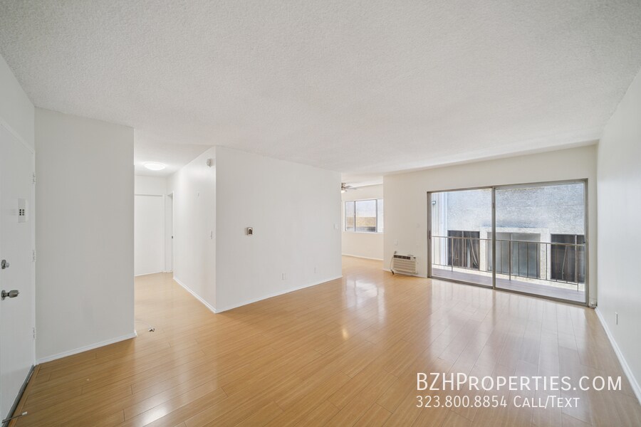 7030 Lanewood Ave in Los Angeles, CA - Building Photo