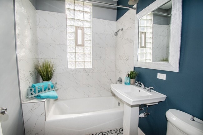 518 Troy N St, Unit 2 in Chicago, IL - Building Photo - Building Photo