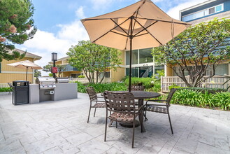 The Lofts at Pinehurst in Ventura, CA - Foto de edificio - Building Photo