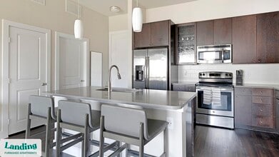 3501 Ross Ave, Unit 3015 in Dallas, TX - Foto de edificio - Building Photo