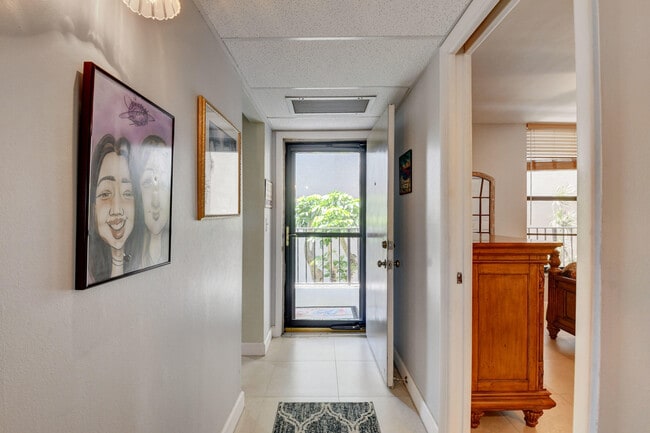 19 Royal Palm Way in Boca Raton, FL - Foto de edificio - Building Photo