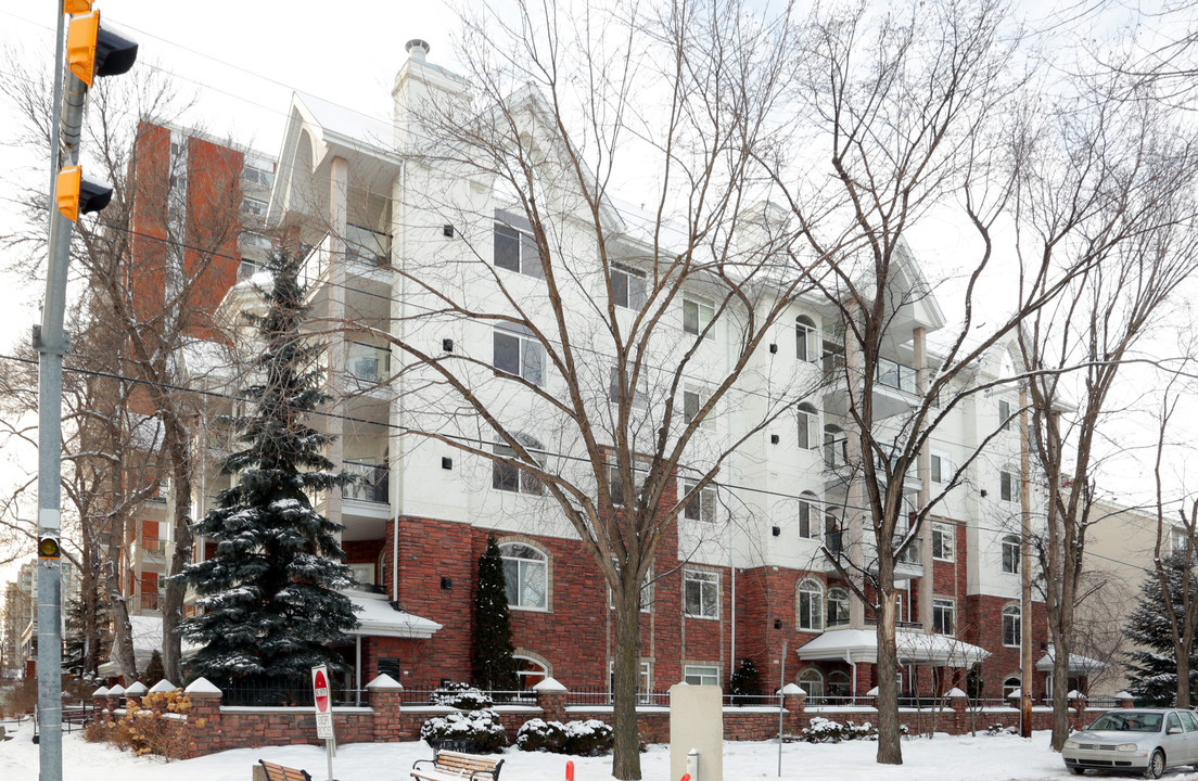 The Wesley in Edmonton, AB - Building Photo