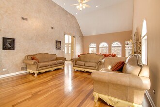 777 Shoe Factory Rd in Hoffman Estates, IL - Building Photo - Building Photo