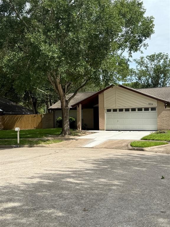 5613 Countryaire St in League City, TX - Building Photo - Building Photo