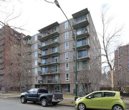 Wickham Place in Calgary, AB - Building Photo - Building Photo