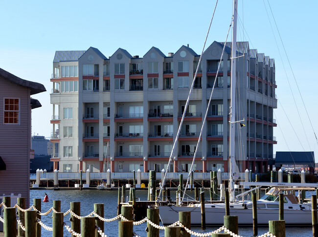 The Pier Condominium in Norfolk, VA - Foto de edificio - Building Photo