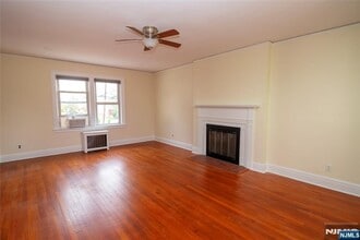 29 13th in Elmwood Park, NJ - Foto de edificio - Building Photo