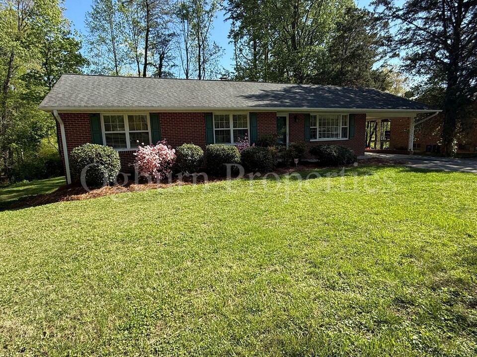 2630 Farmbrook Rd in Winston-Salem, NC - Building Photo