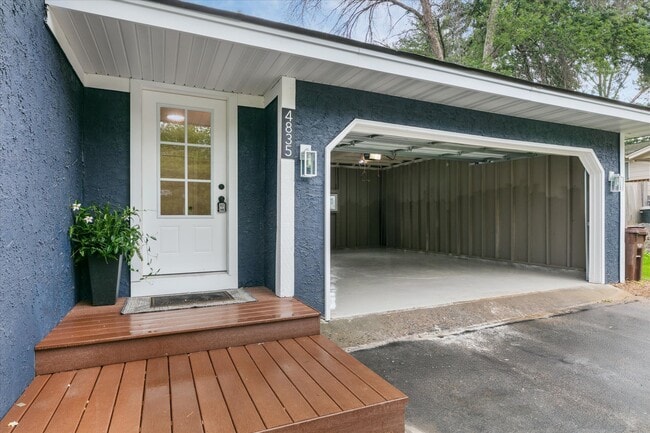 4835 Drake St in Maple Plain, MN - Building Photo - Building Photo