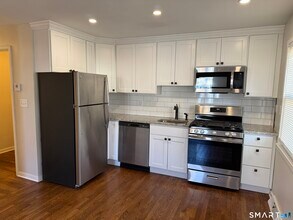 38 Elmhurst Cir in West Hartford, CT - Building Photo - Building Photo