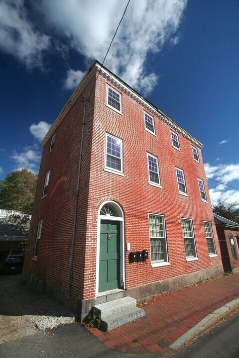 57 Marcy St in Portsmouth, NH - Building Photo