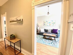 1120 W Barry Ave-Unit -1 in Chicago, IL - Building Photo - Building Photo