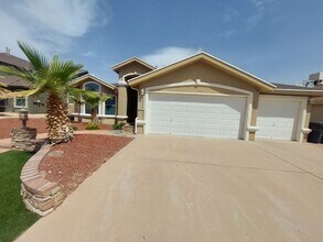 14021 Highweed Dr in Horizon City, TX - Building Photo - Building Photo