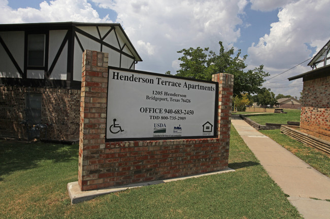 Henderson Terrace Apartments in Bridgeport, TX - Building Photo - Building Photo