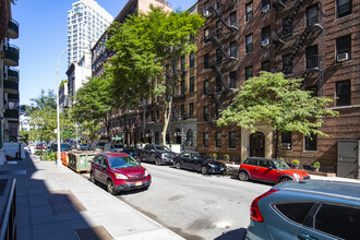 15 w 64th St in New York, NY - Building Photo - Primary Photo