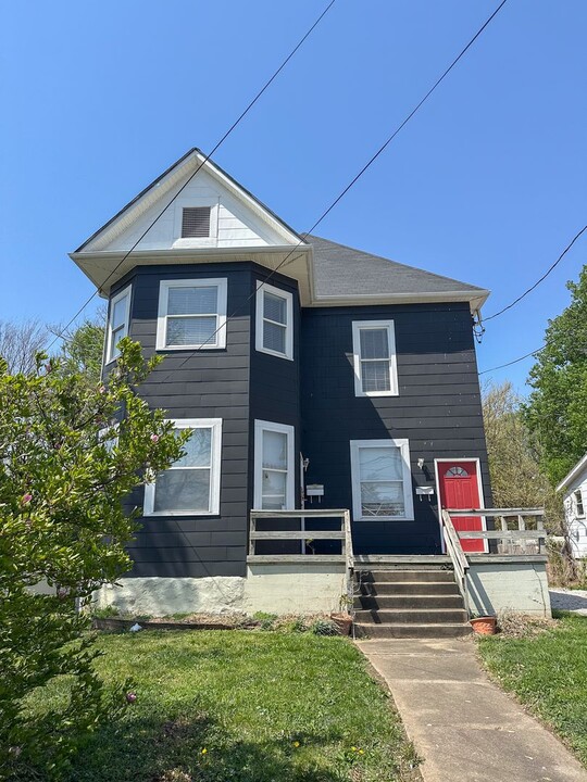 821 S Campbell Ave in Springfield, MO - Building Photo