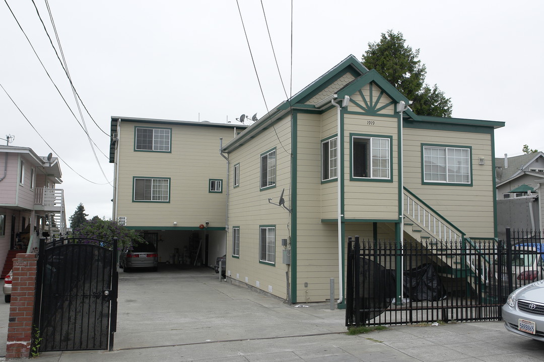 1921 E 26th St in Oakland, CA - Foto de edificio