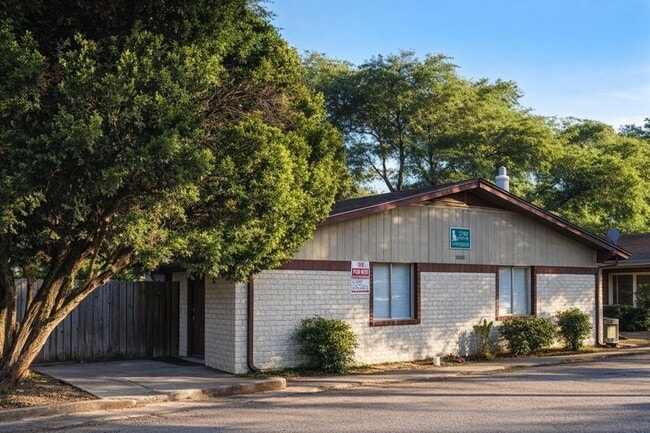 property at 103 S 1st St