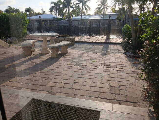 2200 NE 19th Ave, Unit Wilton Manors Suite in Wilton Manors, FL - Building Photo - Building Photo