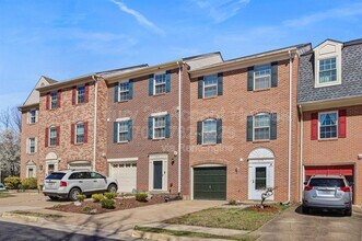 6719 Sunset Woods Ct in Burke, VA - Building Photo - Building Photo