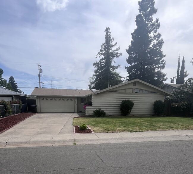 2705 El Segundo Dr in Rancho Cordova, CA - Building Photo - Building Photo