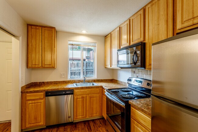 Laguna Gardens in Boulder, CO - Building Photo - Interior Photo