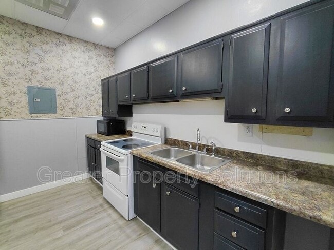 property at 416 E Commercial Ave