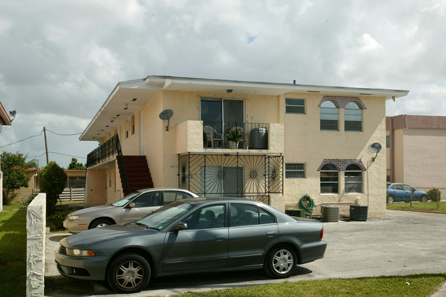 6373 SW 8th St in West Miami, FL - Building Photo - Building Photo