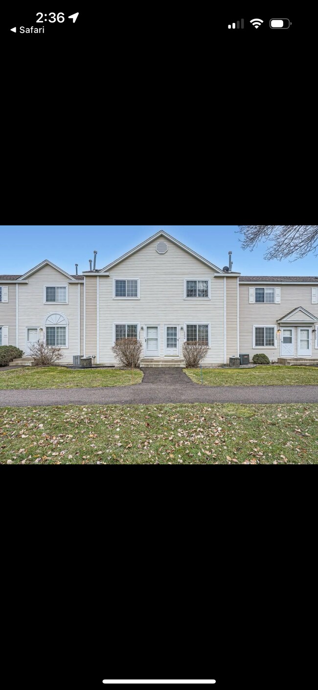 13092 Murdock Ter in Eden Prairie, MN - Foto de edificio - Building Photo