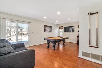 1201 Easton Dr in Carol Stream, IL - Building Photo - Building Photo