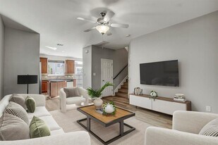 512 Eberhart Ln in Austin, TX - Building Photo