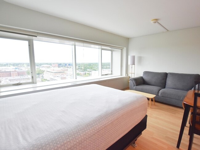 555 E William St, Unit 20L in Ann Arbor, MI - Building Photo - Building Photo