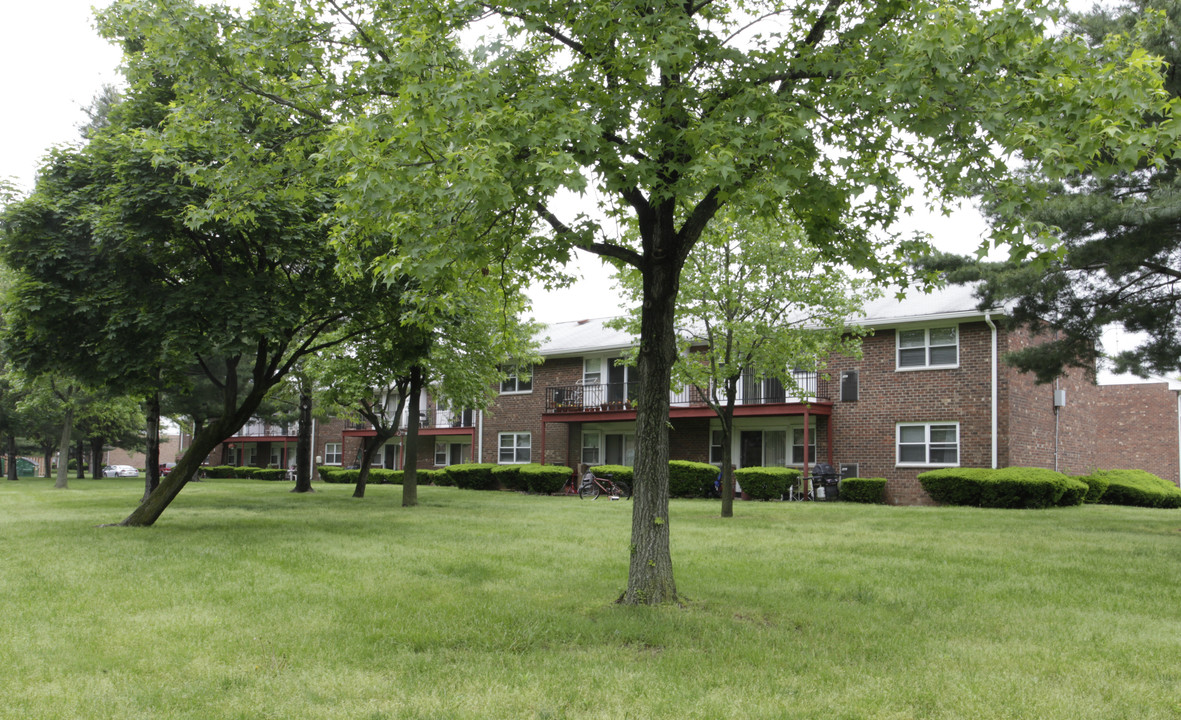 Kensington Arms in Hightstown, NJ - Building Photo