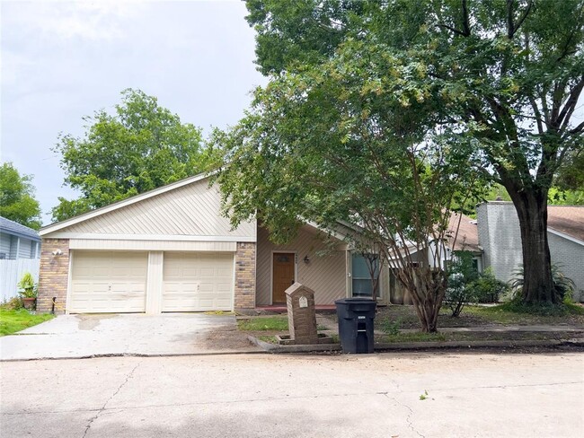 property at 2827 Waypark Dr