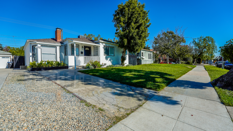 2711 Wyoming Ave in Burbank, CA - Building Photo