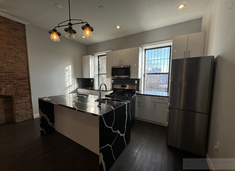 201 15th St, Unit 1 in Jersey City, NJ - Building Photo