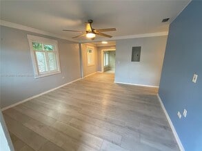 385 NW 129th St in North Miami, FL - Building Photo - Building Photo