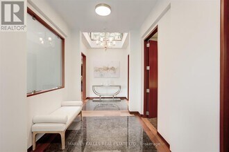 89 Kingsway Crescent in Toronto, ON - Building Photo - Building Photo