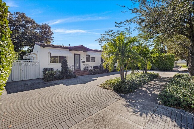 6476 SW 10th Terrace in West Miami, FL - Building Photo - Building Photo