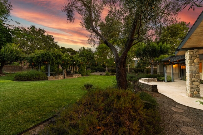 348 Lark Ellen Ave in Ojai, CA - Building Photo - Building Photo