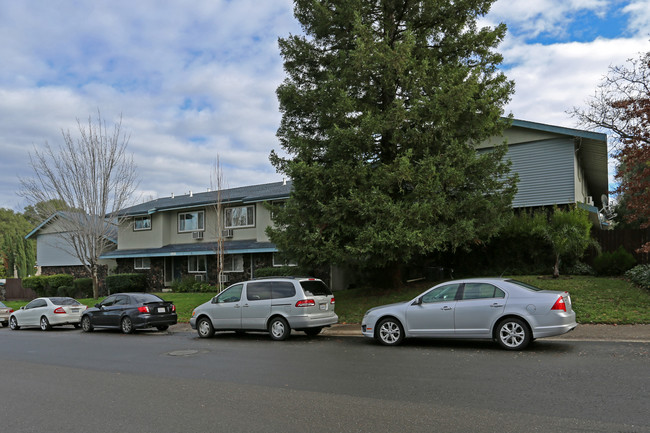 Vir Mar Garden Apartments in Fair Oaks, CA - Building Photo - Building Photo