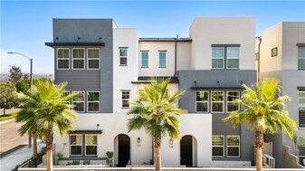 119 Jessup Wy in Tustin, CA - Building Photo