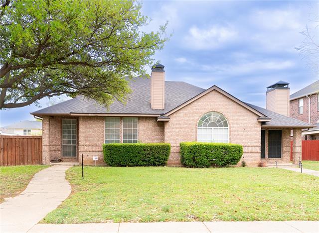 309 Crowe Dr in Euless, TX - Building Photo
