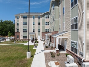 The Pointe at Walker Mill 55+ in Boardman, OH - Foto de edificio - Building Photo