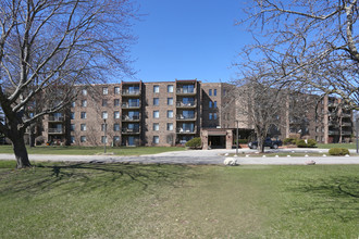 Inverleith Apartments in Palatine, IL - Building Photo - Building Photo