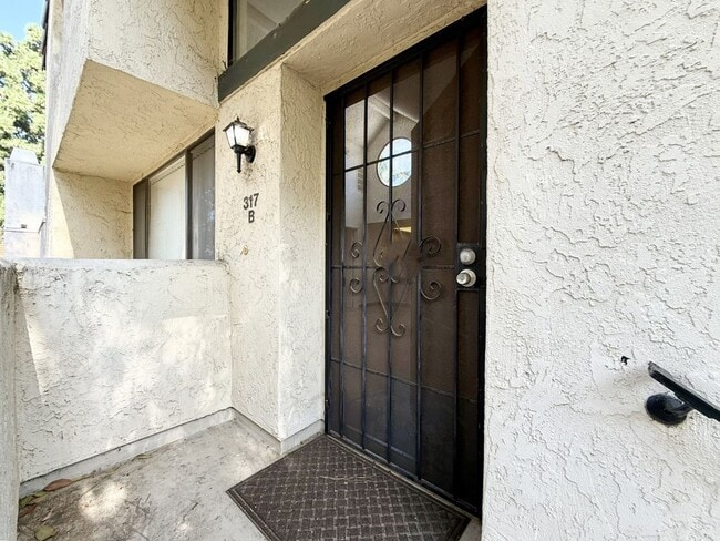 317 N Melrose Dr in Vista, CA - Building Photo - Building Photo